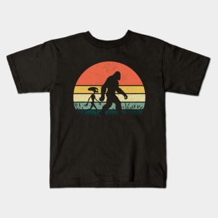 Bigfoot Walking With Alien Vintage Sunset Hiking Outdoor Kids T-Shirt